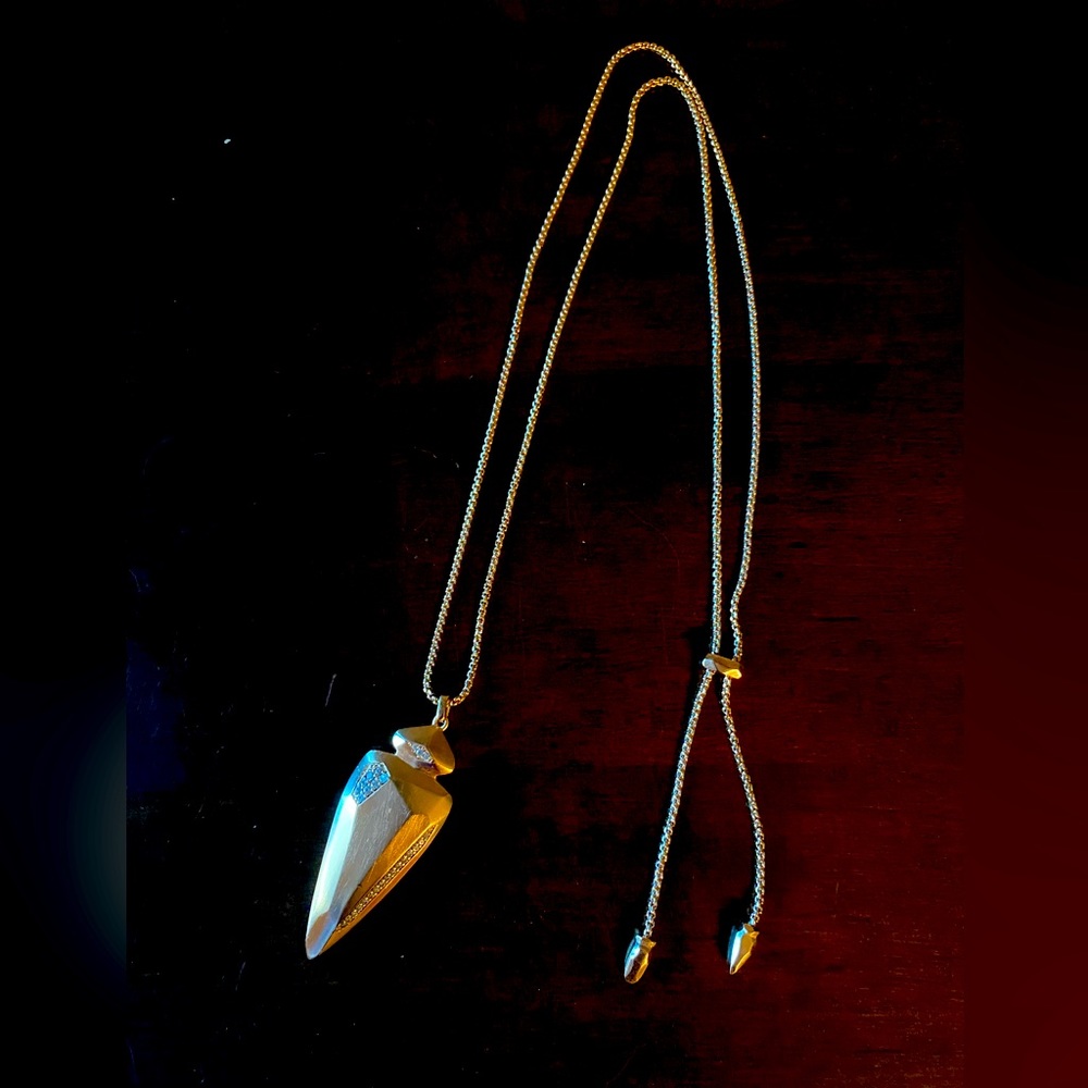 Kendra Scott necklace